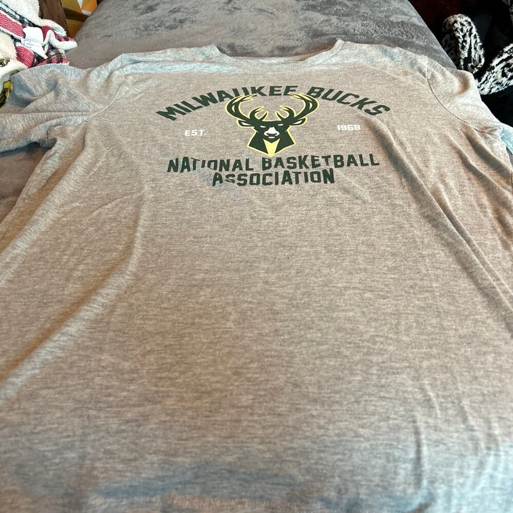 NBA bucks shirt size X-Large